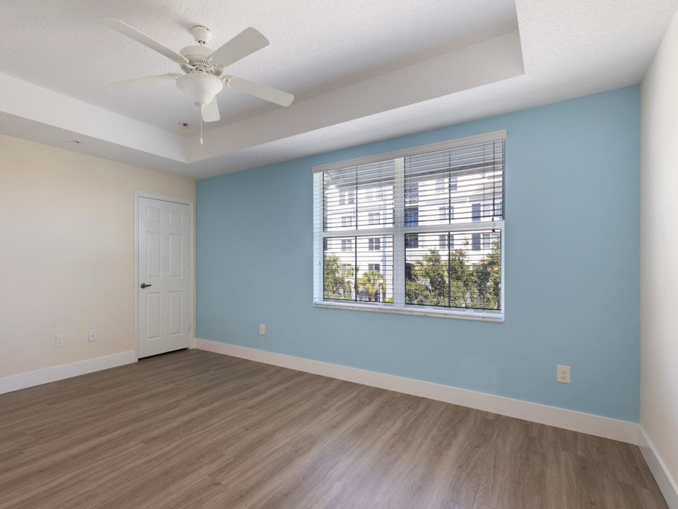 For Sale: $470,000 (3 beds, 2 baths, 1988 Square Feet)
