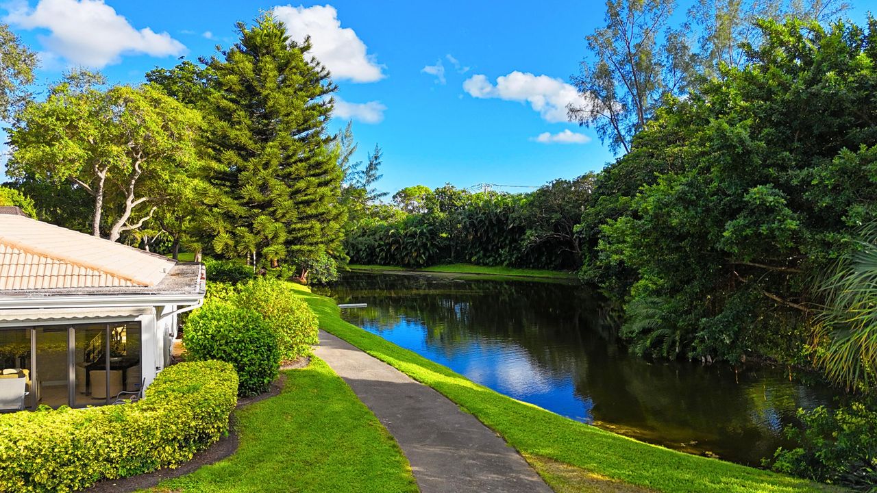 Active With Contract: $600,000 (2 beds, 2 baths, 1450 Square Feet)