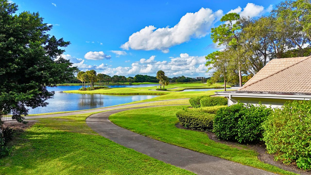 Active With Contract: $600,000 (2 beds, 2 baths, 1450 Square Feet)