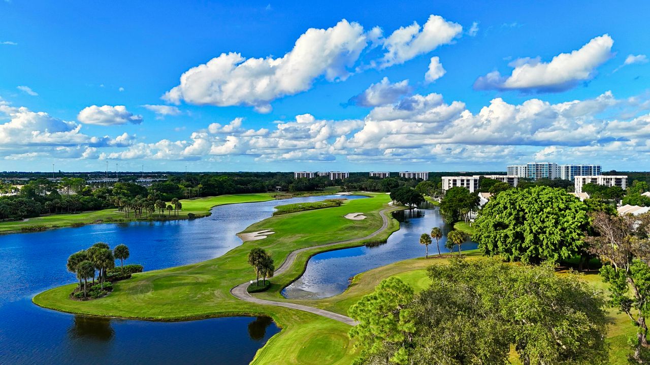 Active With Contract: $600,000 (2 beds, 2 baths, 1450 Square Feet)