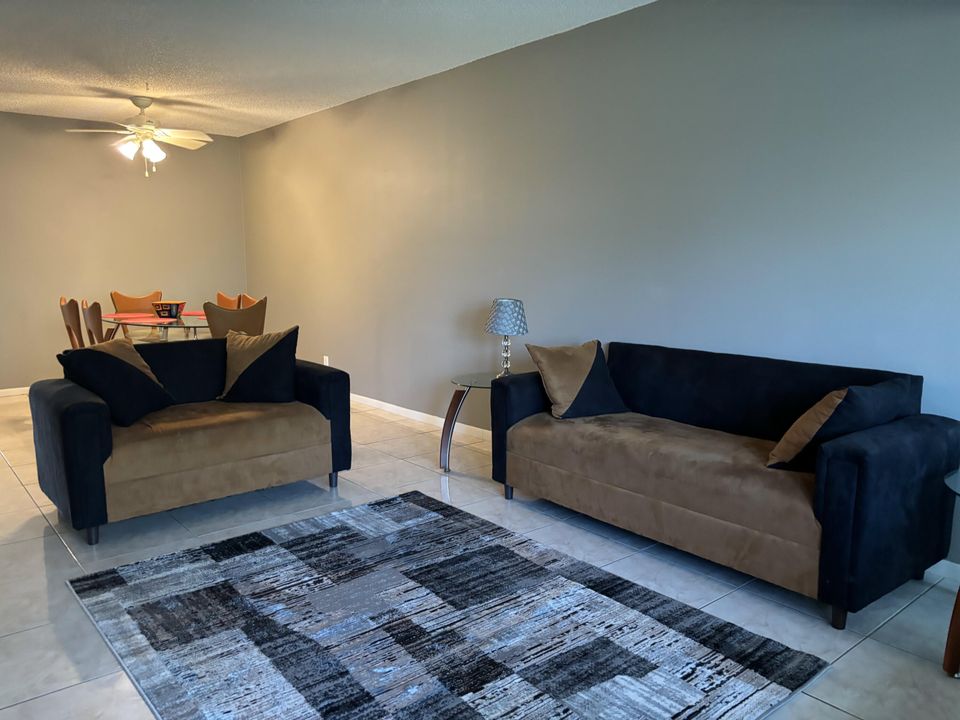 For Rent: $1,950 (2 beds, 2 baths, 1167 Square Feet)