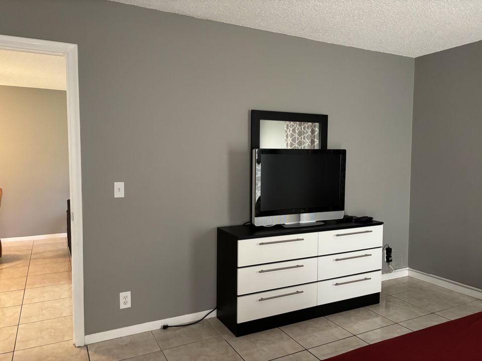 For Rent: $1,950 (2 beds, 2 baths, 1167 Square Feet)