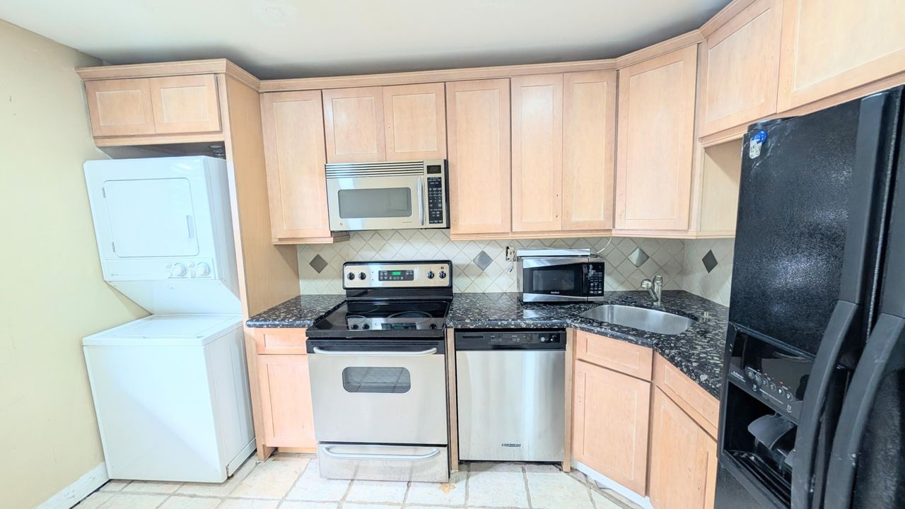 待售: $120,000 (1 贝兹, 1 浴室, 850 平方英尺)