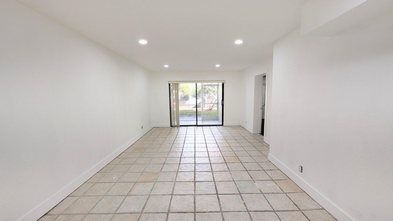 待售: $120,000 (1 贝兹, 1 浴室, 850 平方英尺)