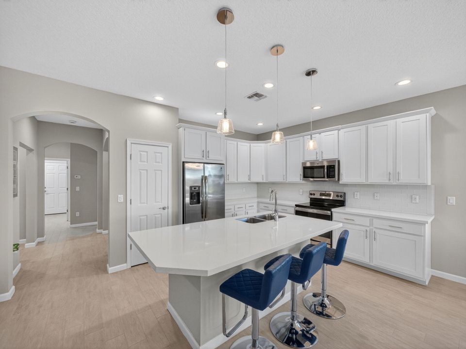 For Sale: $379,000 (2 beds, 2 baths, 1616 Square Feet)