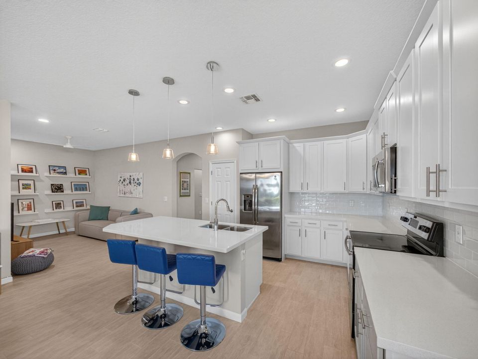 For Sale: $379,000 (2 beds, 2 baths, 1616 Square Feet)