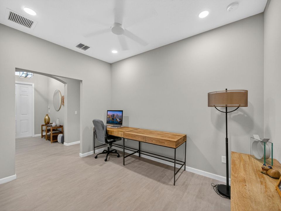 For Sale: $379,000 (2 beds, 2 baths, 1616 Square Feet)