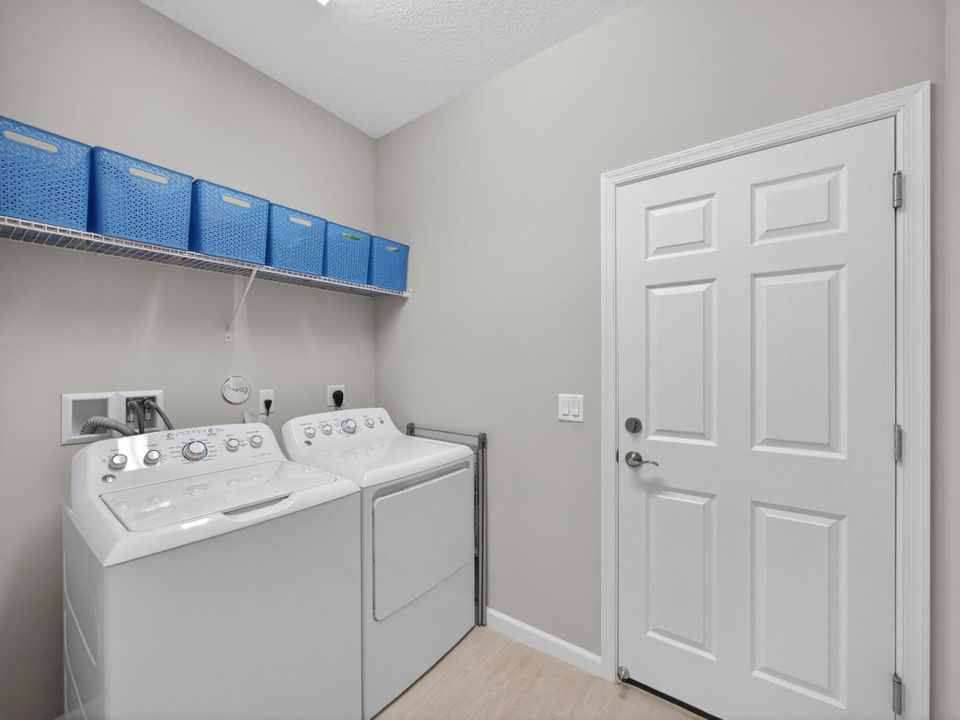 For Sale: $379,000 (2 beds, 2 baths, 1616 Square Feet)