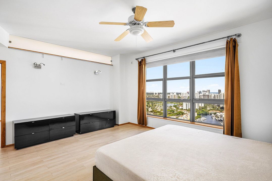 For Sale: $799,999 (2 beds, 2 baths, 1425 Square Feet)