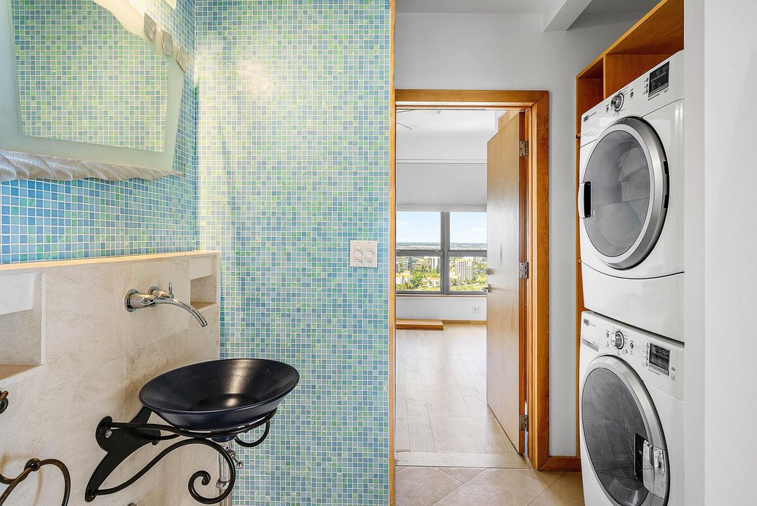 For Sale: $799,999 (2 beds, 2 baths, 1425 Square Feet)