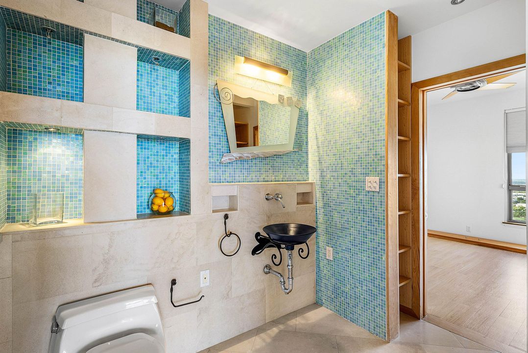 For Sale: $799,999 (2 beds, 2 baths, 1425 Square Feet)