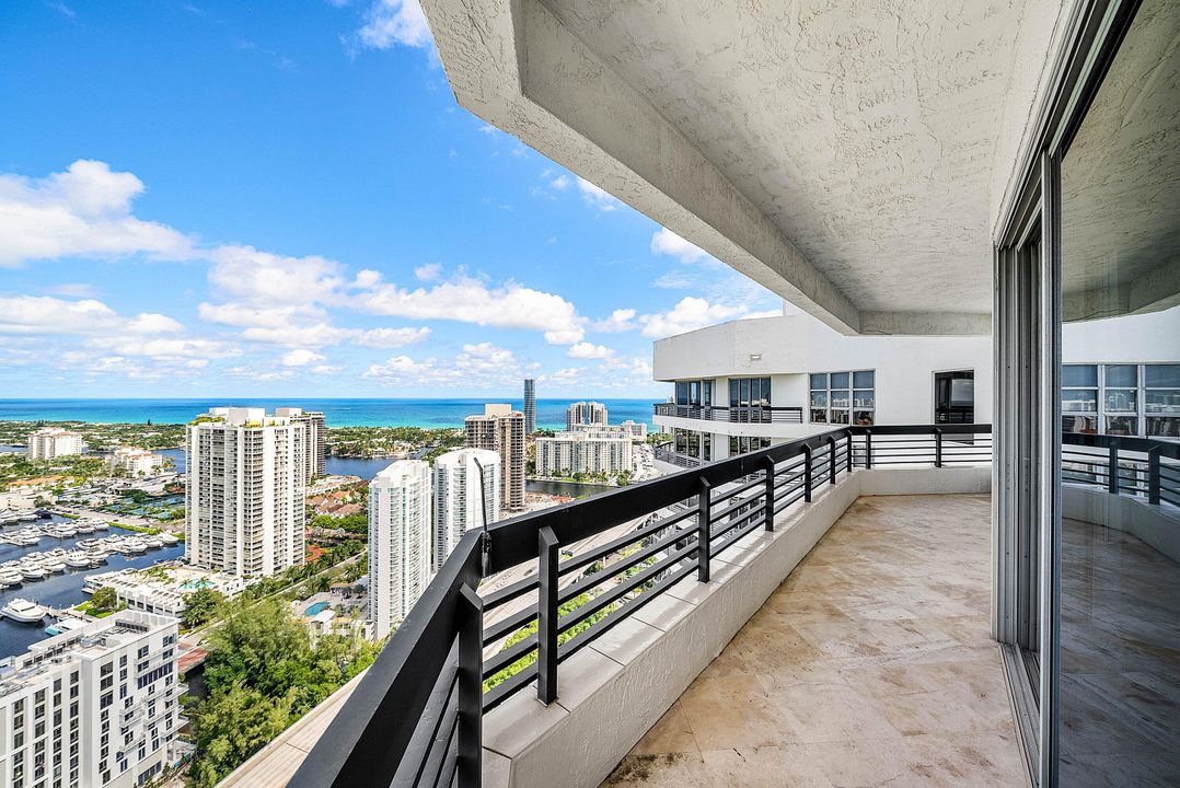 For Sale: $799,999 (2 beds, 2 baths, 1425 Square Feet)