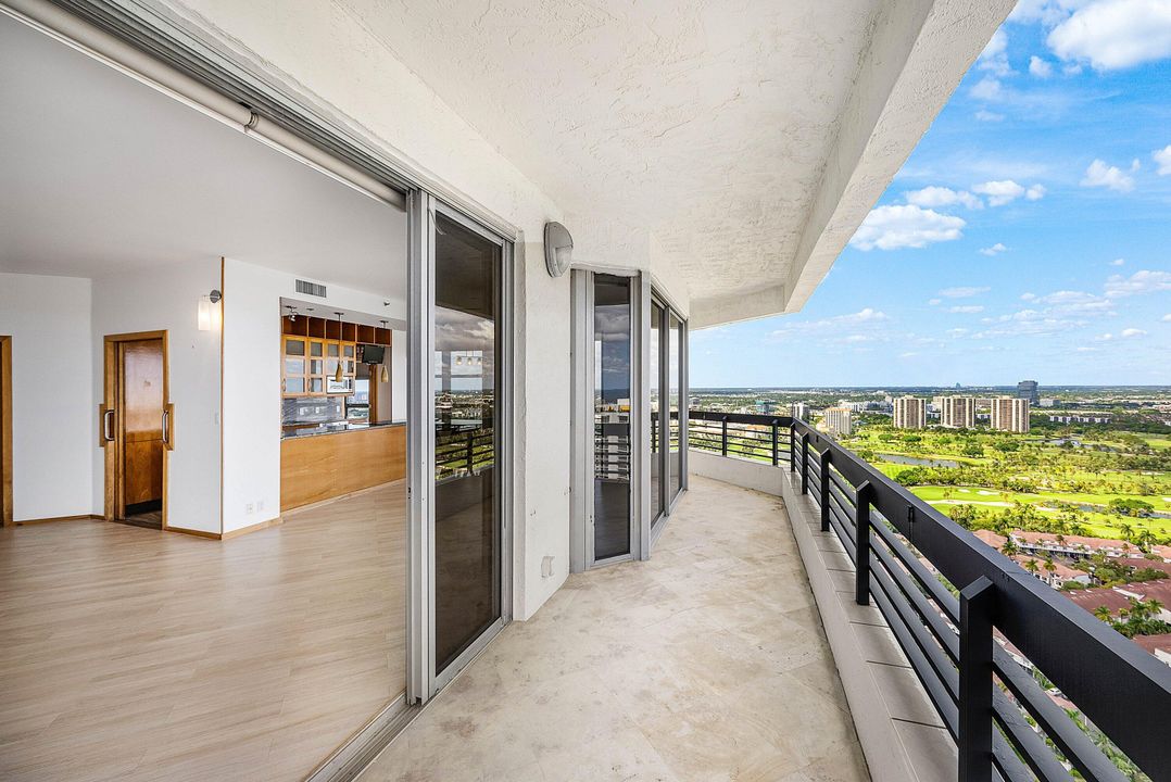 For Sale: $799,999 (2 beds, 2 baths, 1425 Square Feet)