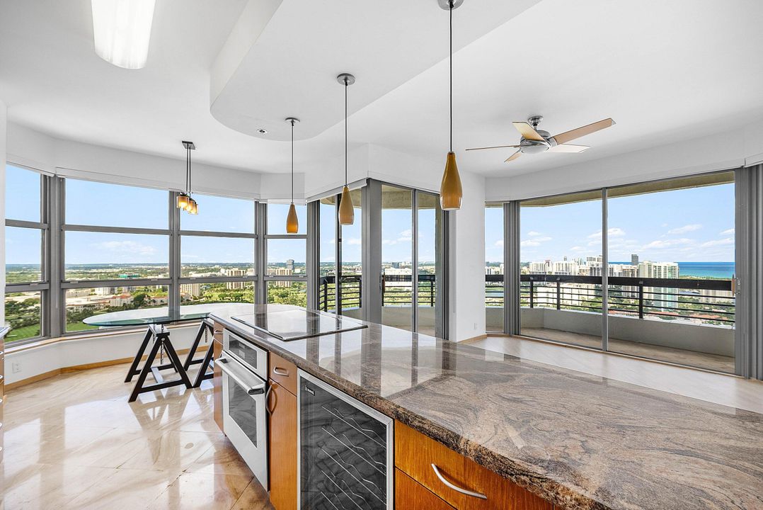 For Sale: $799,999 (2 beds, 2 baths, 1425 Square Feet)