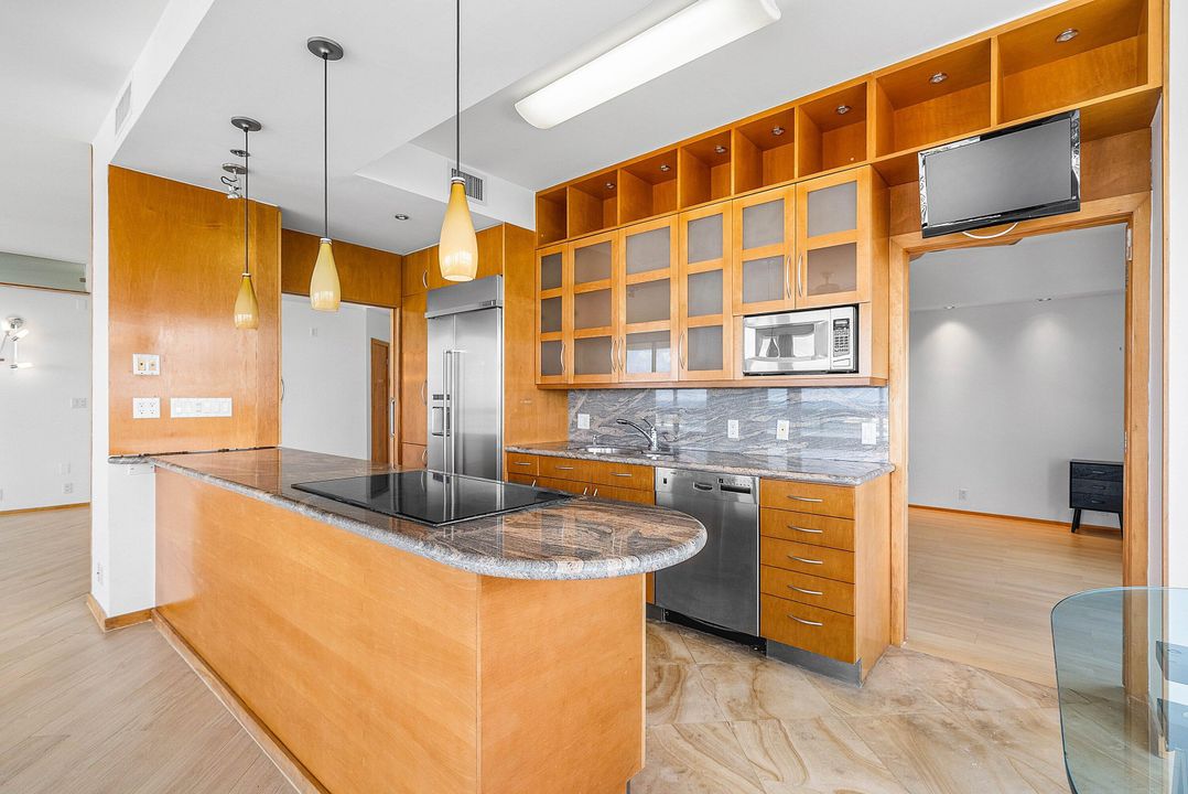 For Sale: $799,999 (2 beds, 2 baths, 1425 Square Feet)