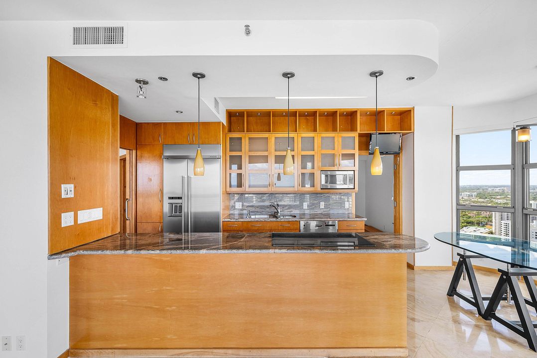 For Sale: $799,999 (2 beds, 2 baths, 1425 Square Feet)