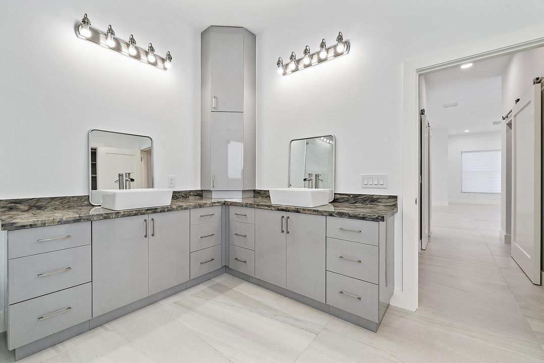 En Venta: $1,285,000 (3 camas, 3 baños, 3122 Pies cuadrados)