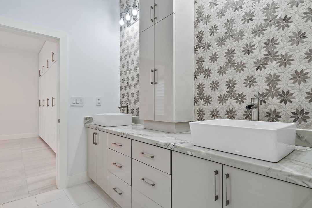 En Venta: $1,285,000 (3 camas, 3 baños, 3122 Pies cuadrados)