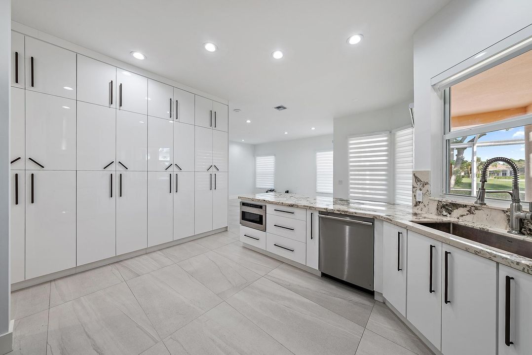 En Venta: $1,285,000 (3 camas, 3 baños, 3122 Pies cuadrados)