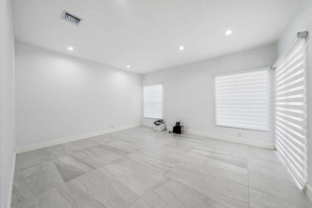 En Venta: $1,285,000 (3 camas, 3 baños, 3122 Pies cuadrados)