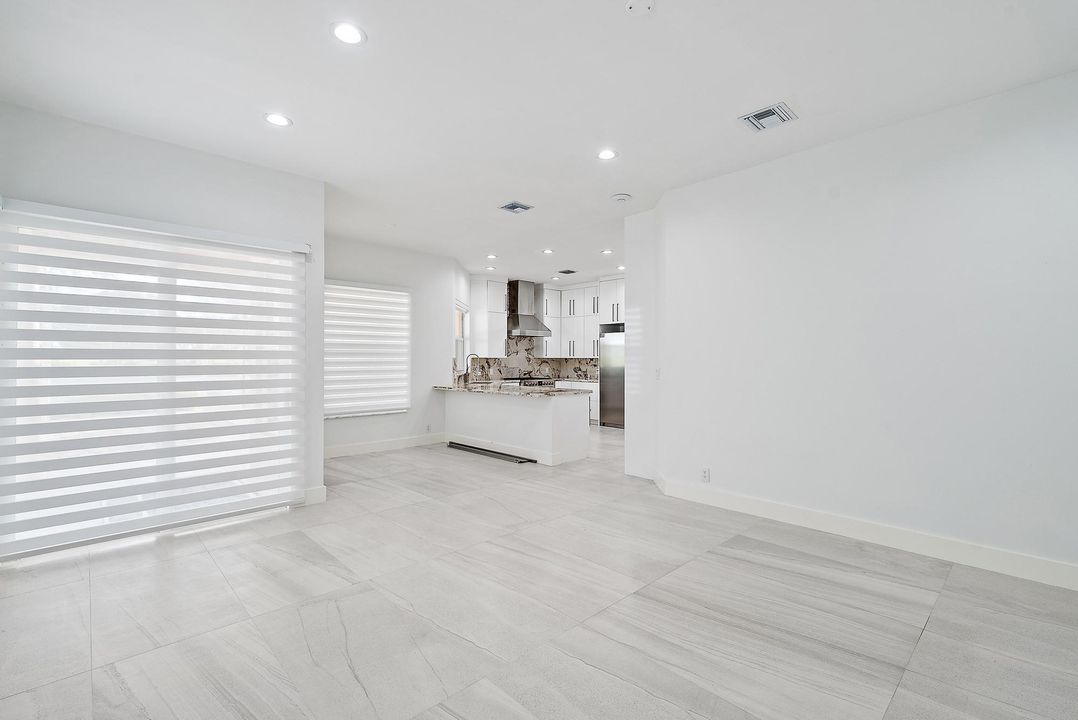 En Venta: $1,285,000 (3 camas, 3 baños, 3122 Pies cuadrados)