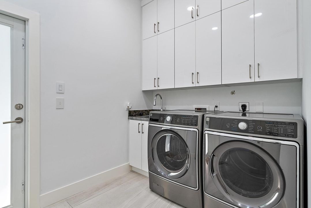 En Venta: $1,285,000 (3 camas, 3 baños, 3122 Pies cuadrados)