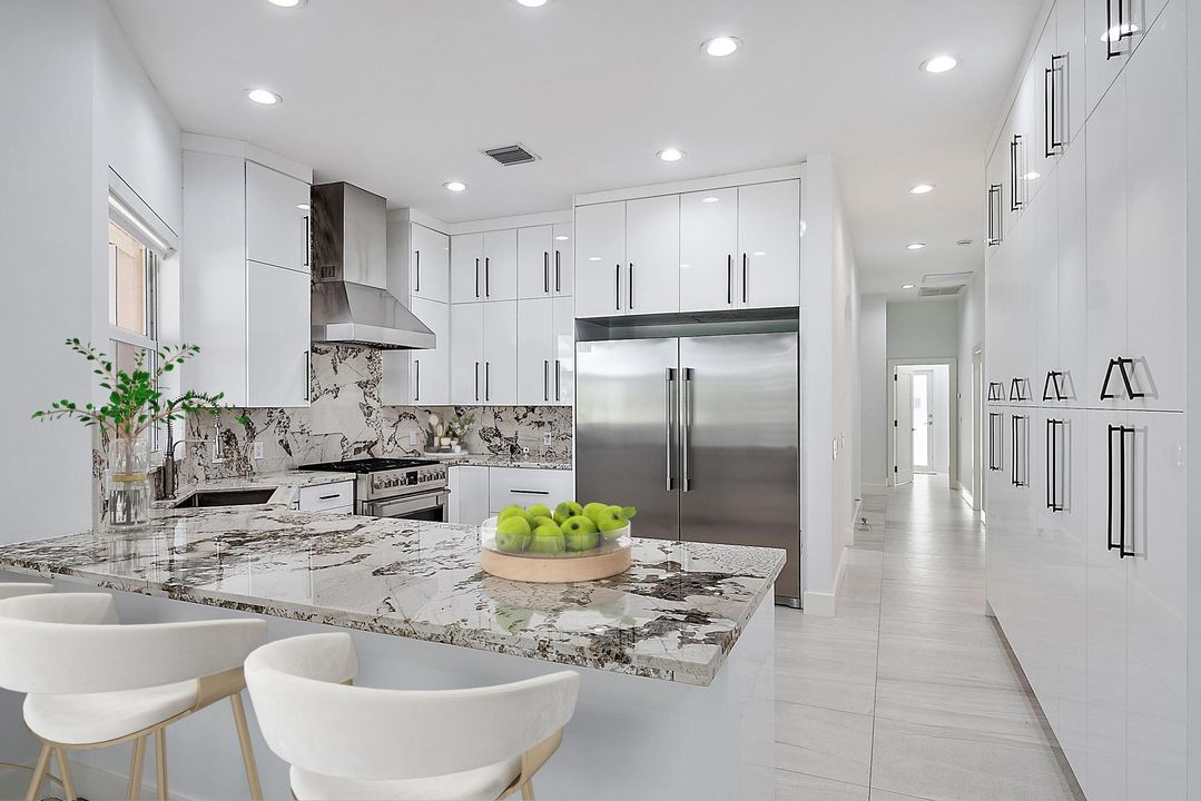 En Venta: $1,285,000 (3 camas, 3 baños, 3122 Pies cuadrados)