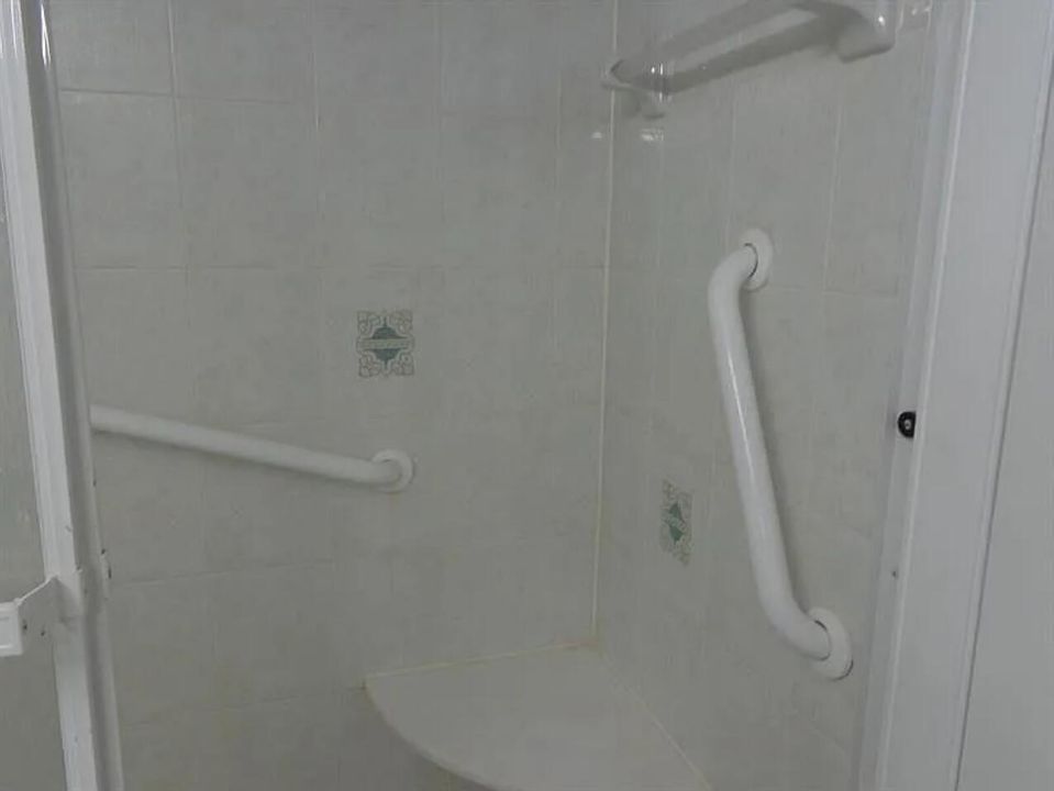 出租: $1,500 (2 贝兹, 1 浴室, 935 平方英尺)