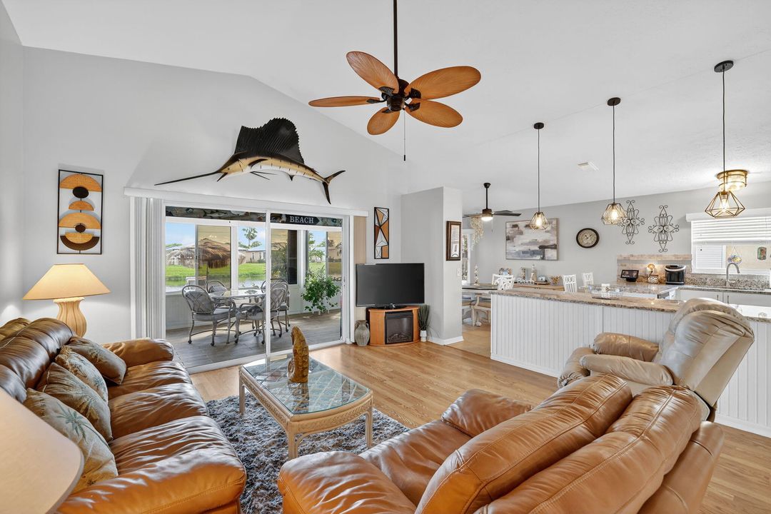 На продажу: $165,000 (2 спален, 2 ванн, 1530 Квадратных фут)