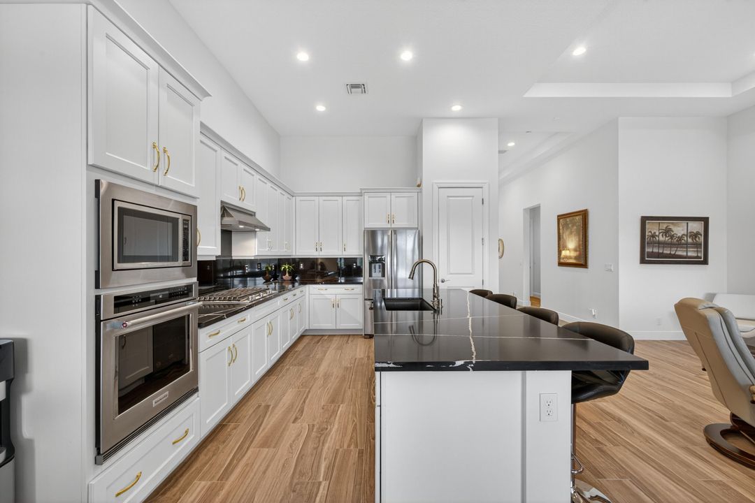 For Sale: $1,300,000 (3 beds, 2 baths, 2409 Square Feet)