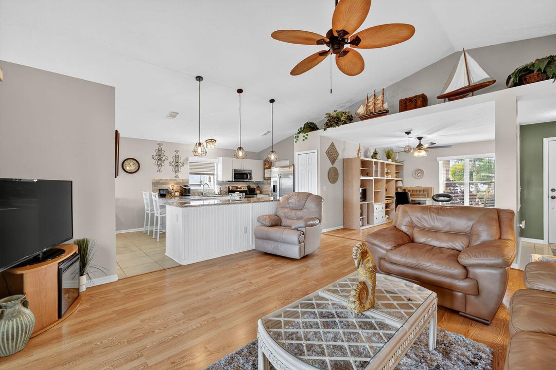 На продажу: $165,000 (2 спален, 2 ванн, 1530 Квадратных фут)