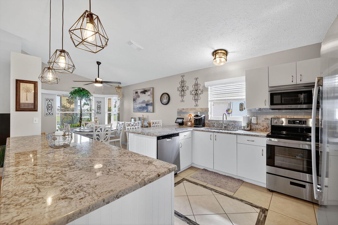 На продажу: $165,000 (2 спален, 2 ванн, 1530 Квадратных фут)