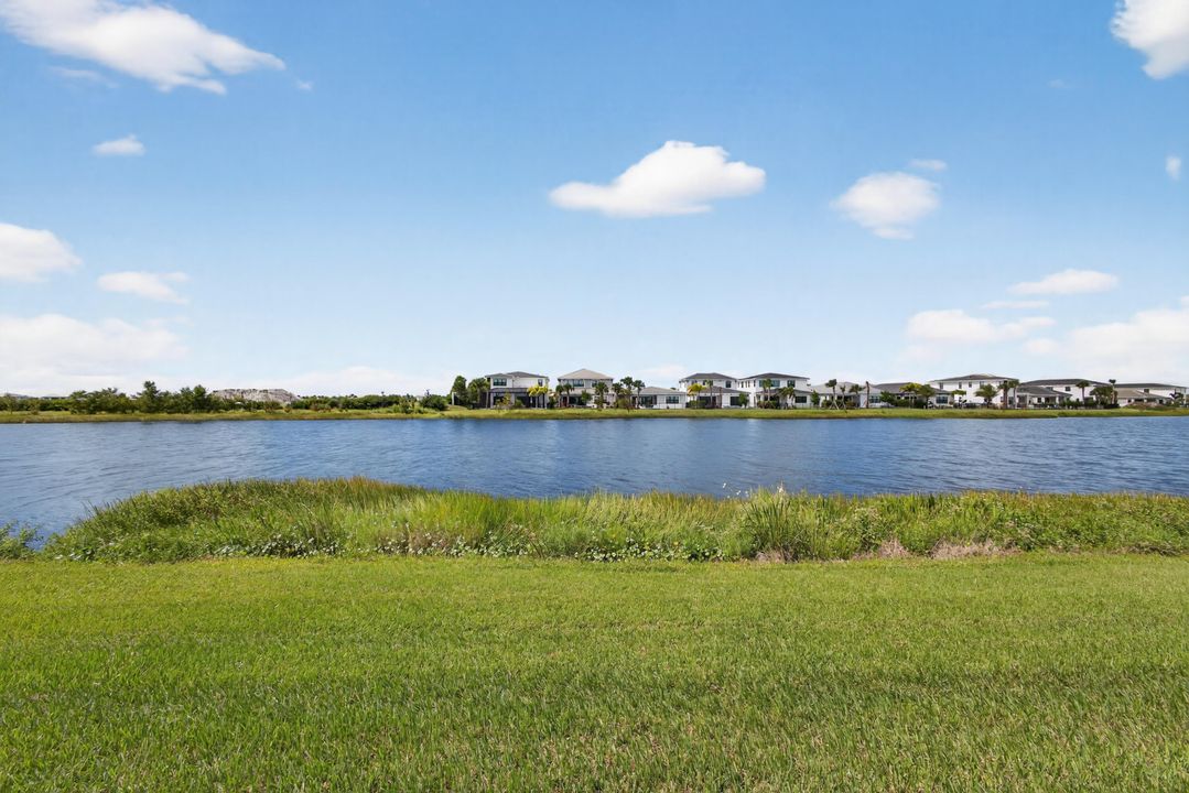 For Sale: $1,300,000 (3 beds, 2 baths, 2409 Square Feet)