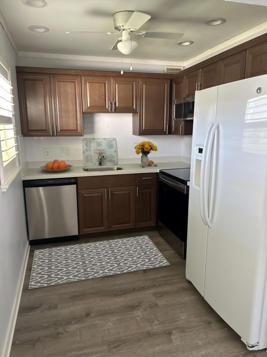 待售: $130,000 (2 贝兹, 2 浴室, 883 平方英尺)