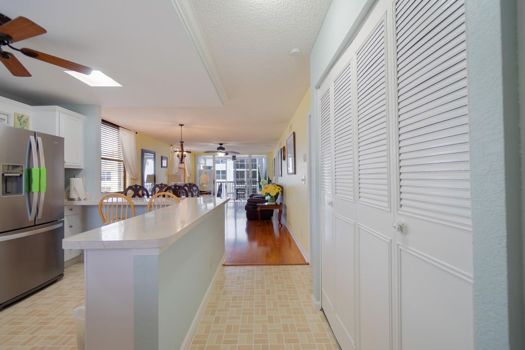 For Rent: $2,500 (2 beds, 2 baths, 963 Square Feet)