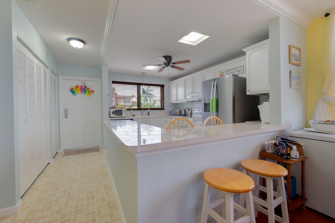 For Rent: $2,500 (2 beds, 2 baths, 963 Square Feet)