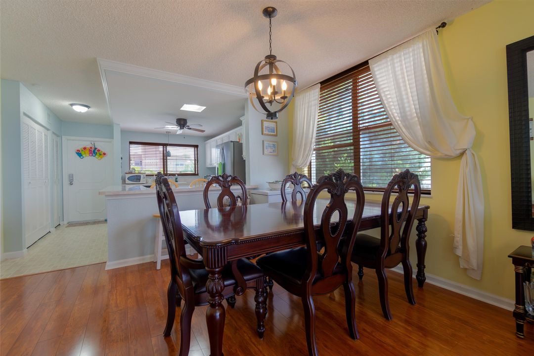 For Rent: $2,500 (2 beds, 2 baths, 963 Square Feet)