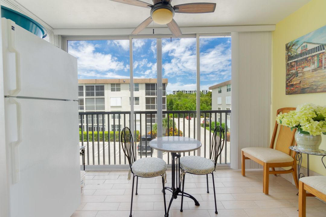 For Rent: $2,500 (2 beds, 2 baths, 963 Square Feet)