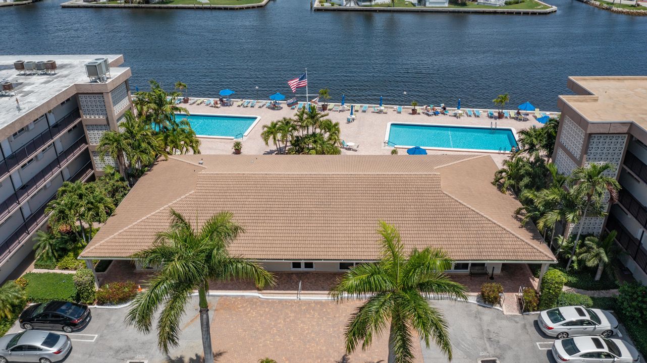 For Rent: $2,500 (2 beds, 2 baths, 963 Square Feet)