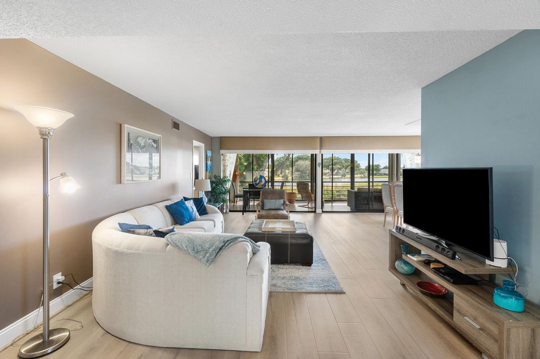 Active With Contract: $300,000 (3 beds, 2 baths, 1426 Square Feet)