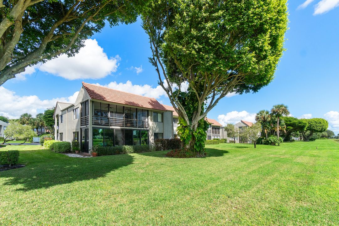 Active With Contract: $300,000 (3 beds, 2 baths, 1426 Square Feet)