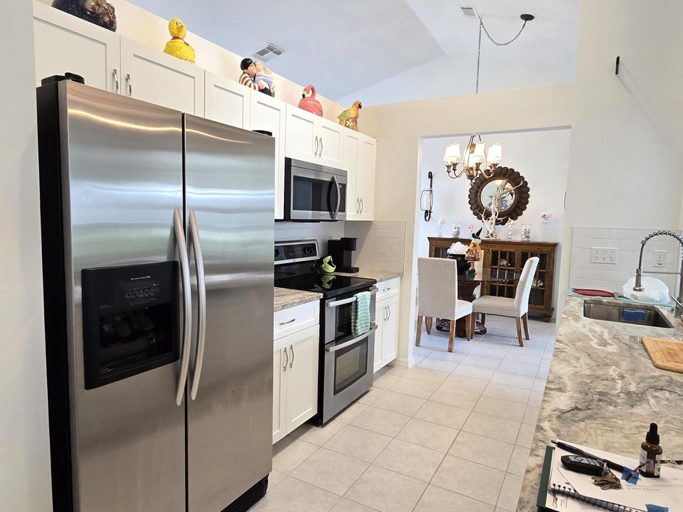 合同活跃: $485,000 (3 贝兹, 2 浴室, 1738 平方英尺)