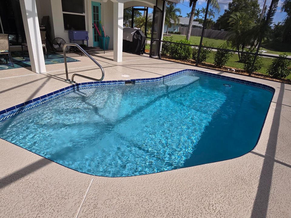 合同活跃: $485,000 (3 贝兹, 2 浴室, 1738 平方英尺)