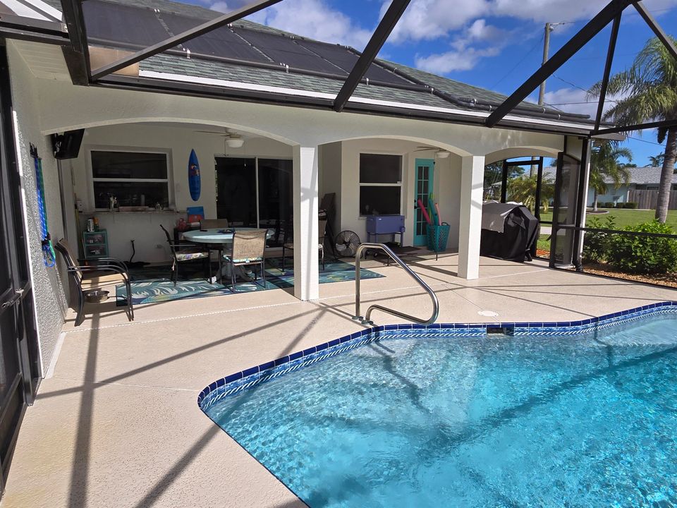 合同活跃: $485,000 (3 贝兹, 2 浴室, 1738 平方英尺)