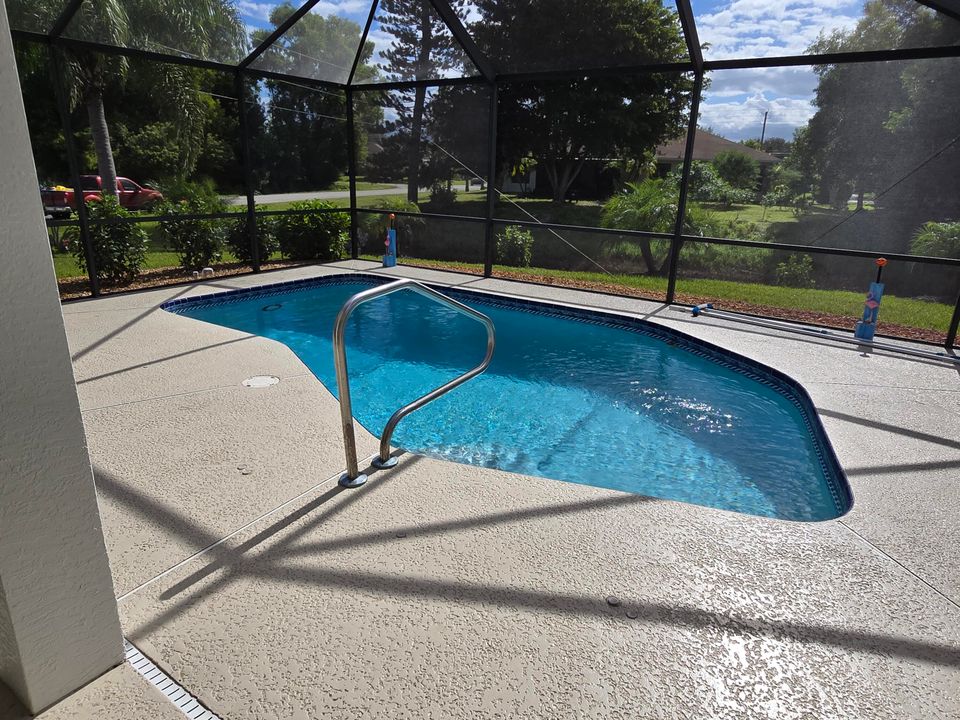 合同活跃: $485,000 (3 贝兹, 2 浴室, 1738 平方英尺)