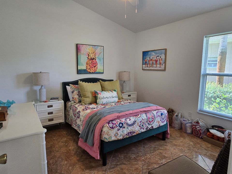 合同活跃: $485,000 (3 贝兹, 2 浴室, 1738 平方英尺)