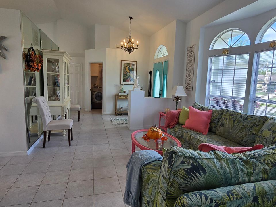 合同活跃: $485,000 (3 贝兹, 2 浴室, 1738 平方英尺)