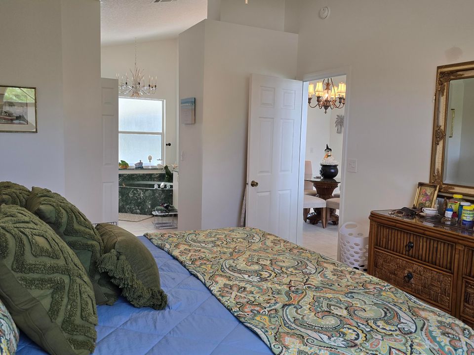 合同活跃: $485,000 (3 贝兹, 2 浴室, 1738 平方英尺)