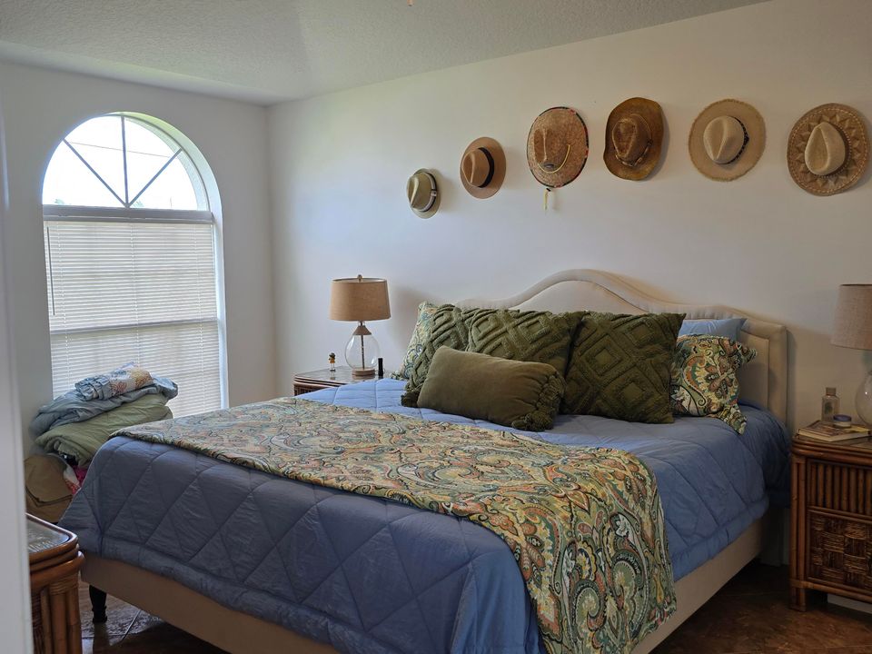 合同活跃: $485,000 (3 贝兹, 2 浴室, 1738 平方英尺)