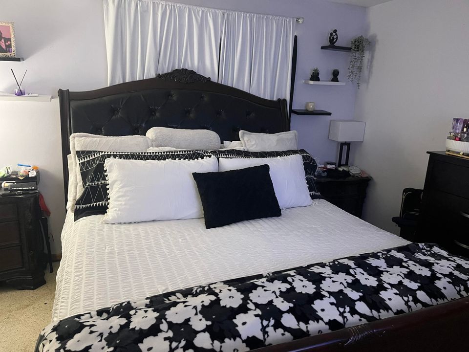 For Sale: $559,999 (4 beds, 2 baths, 2006 Square Feet)